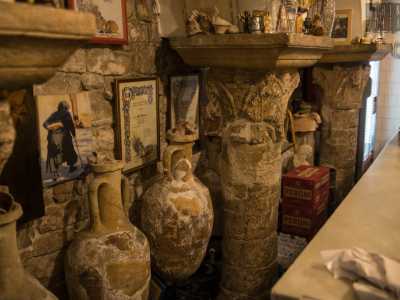...� infatti normalmente possibile scorgere i resti di un tempio secolare...